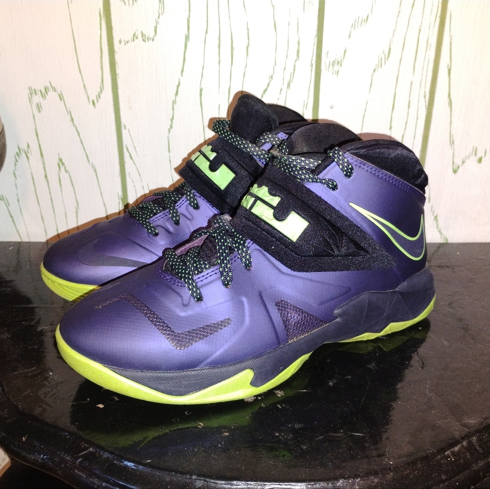 Nike LeBron Zoom Soldier 7